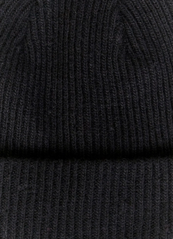 Шапка мужская черного цвета