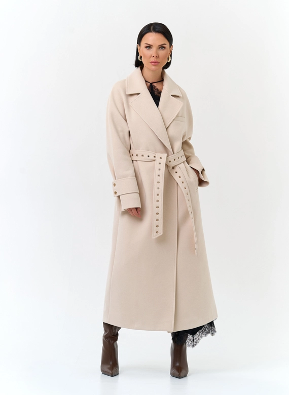 Женское пальто с акцентным поясом