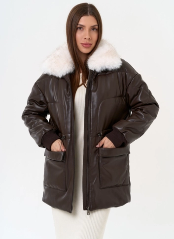 Женский пуховик из эко кожи с воротником из эко меха