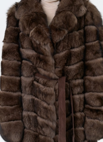 Длинная шуба из меха песца с английским воротником