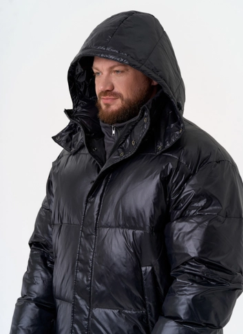 Мужской пуховик черного цвета с капюшоном