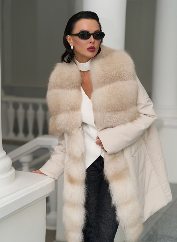 Женское зимнее полупальто с кожаным поясом