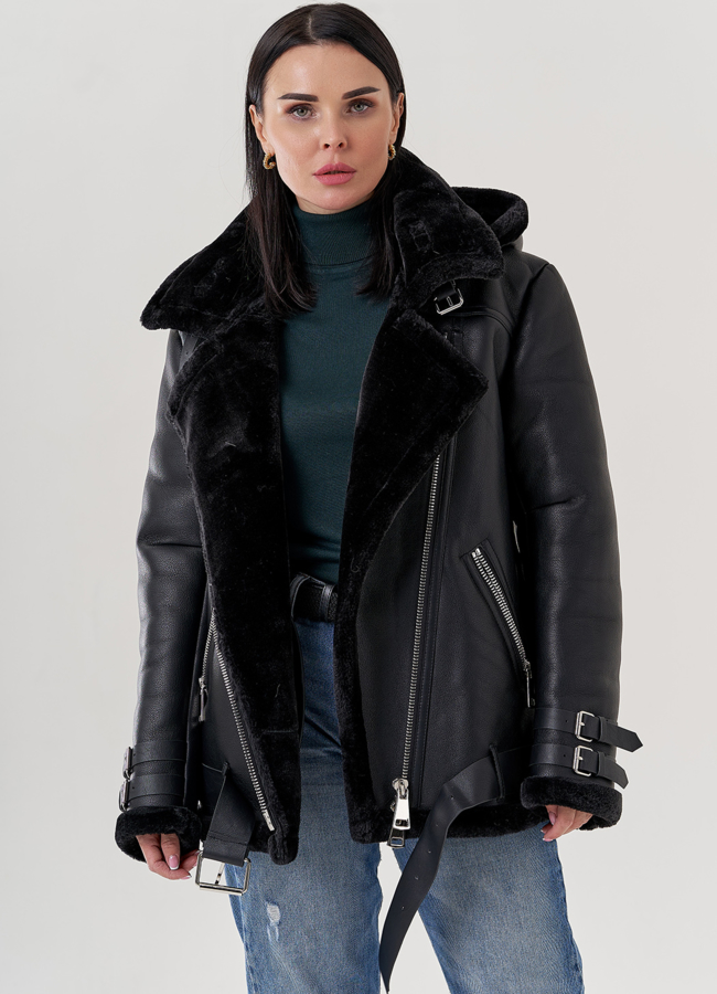 Женская дубленка пилот из эко кожи черно цвета  модель № 79311 меха малина