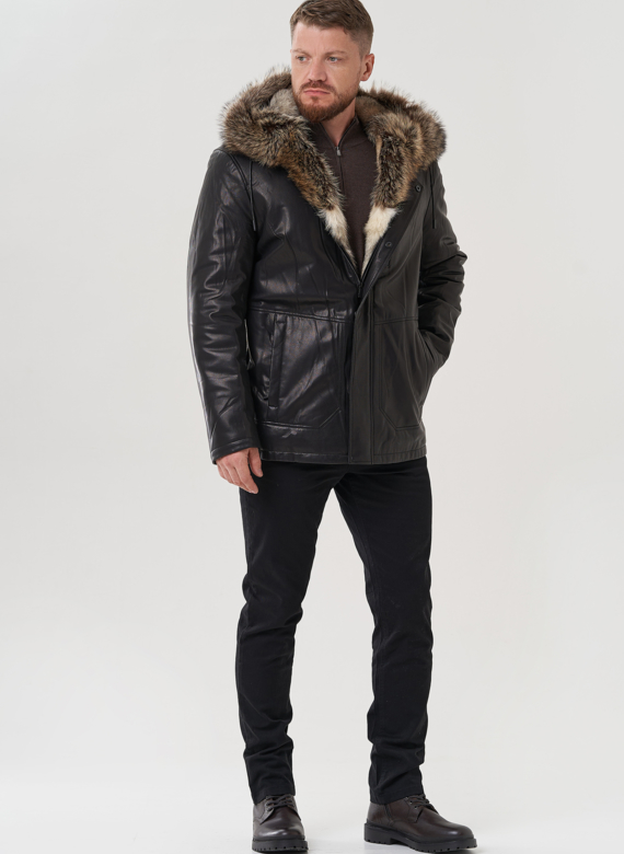 Мужская куртка с капюшоном на мехе из волка