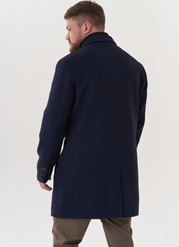 Мужское пальто синего цвета