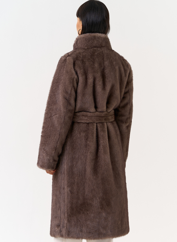 Женская шуба из эко меха с воротником стойкой