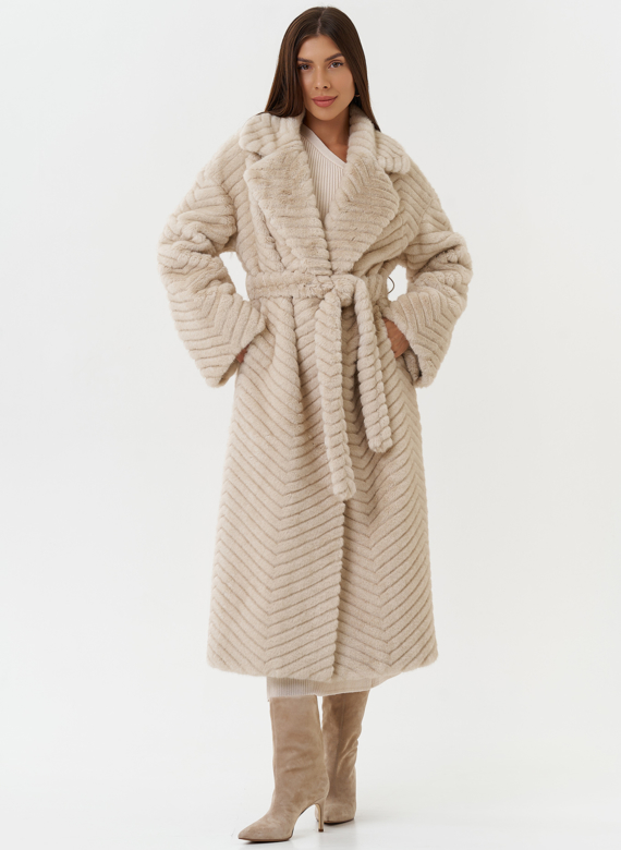 Длинное пальто из эко меха