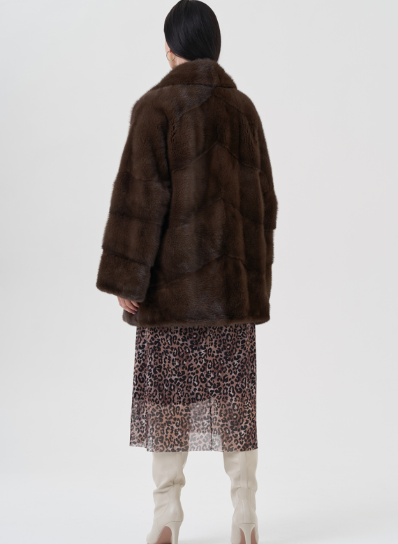 Шуба из норки с английским воротником 