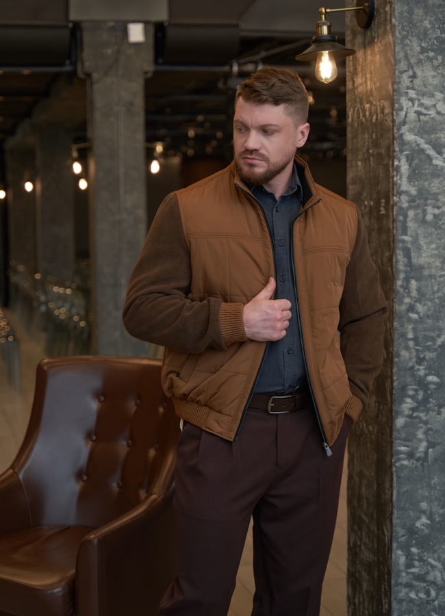 Мужская куртка бомбер коричневого цвета модель № 30271 в кредит