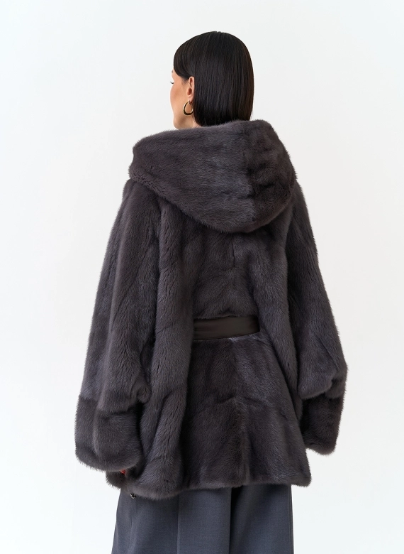 Женская шуба из меха норки с капюшоном фото
