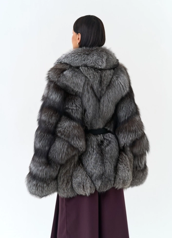 Женская шуба из меха чернобурой лисы фото