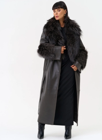 Женская натуральная дубленка с отделкой из меха лисы