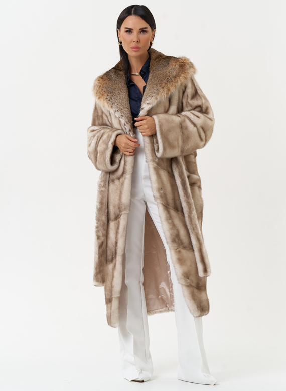 Женская шуба из меха норки с капюшоном из меха рыси