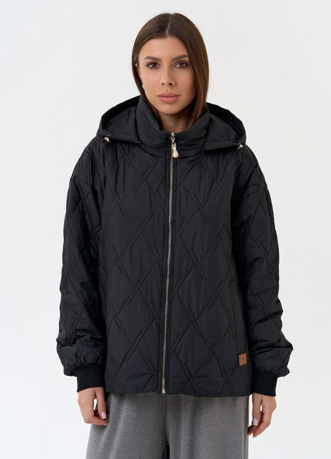 Женская куртка с капюшоном в черном цвете модель № 31390 меха малина